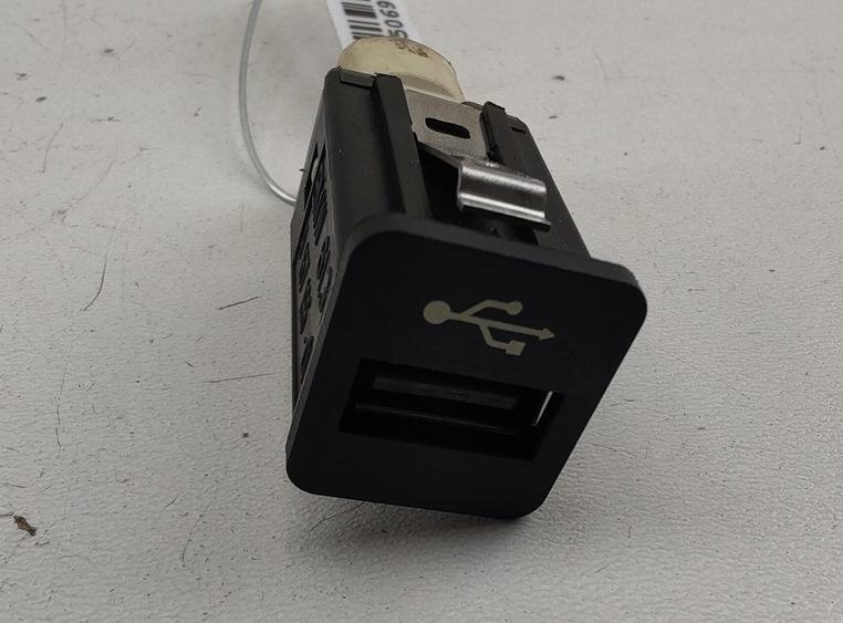 разъем AUX / USB BMW 5 F10/F11 2012, 3.0 л., дизель, АКПП, чёрный, универсал, 9167196