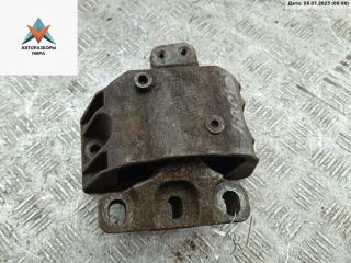 подушка крепления двигателя Volkswagen Golf 4 поколение 2000, 1.4 л., бензин, МКПП, синий, хетчбэк 5 дв.