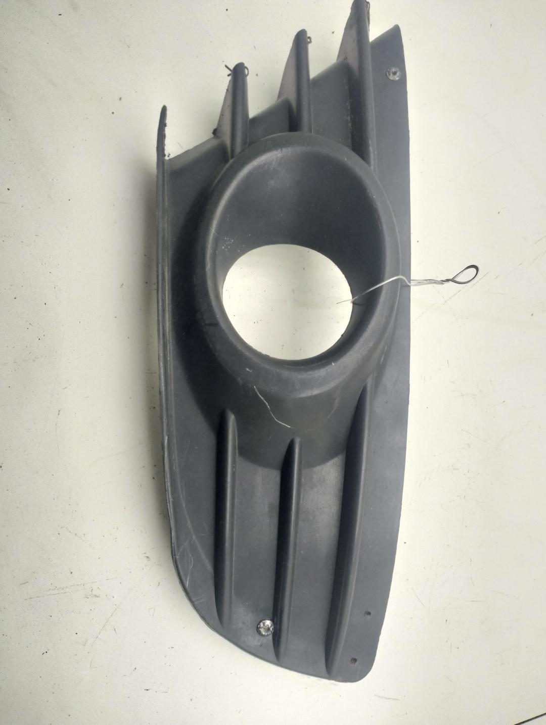 рамка фары противотуманной левой Citroen C4 2004, 1.6 л., дизель, МКПП, серый, хетчбэк 5 дв., 9650001680