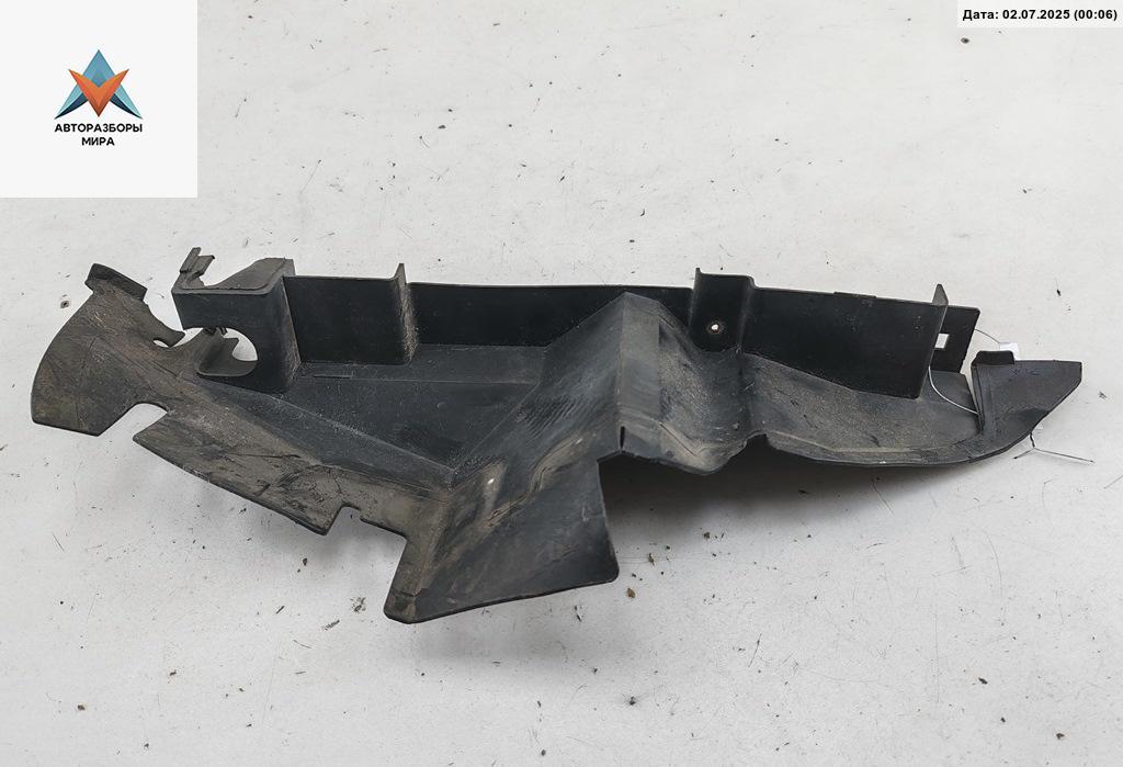 диффузор вентилятора Audi A6 4B/C5 1999, 2.4 л., бензин, МКПП, серый, седан, 4B0121283F - фото №1