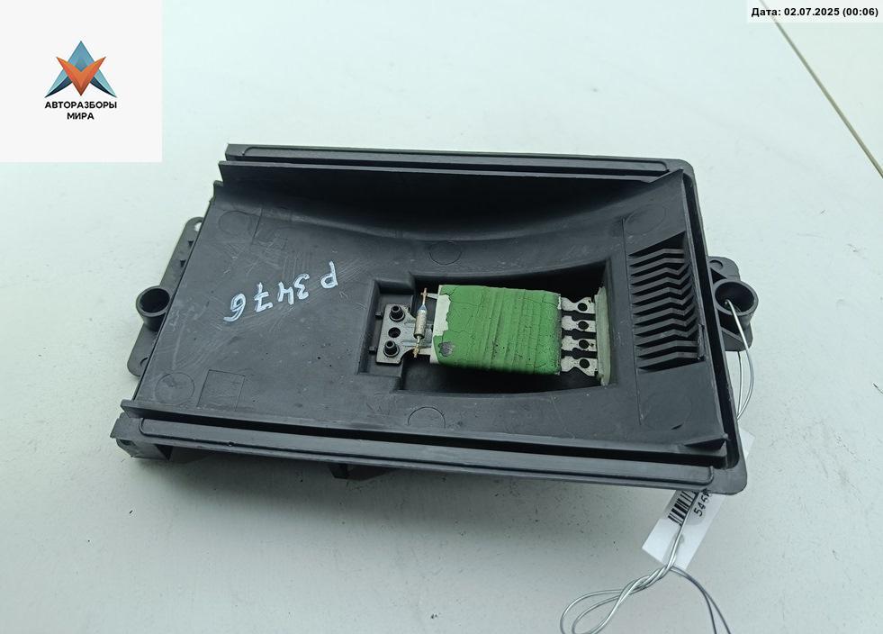 сопротивление печки Volkswagen Golf 4 поколение 2000, 1.4 л., бензин, МКПП, зелёный, хетчбэк 5 дв., 1J0819022A - фото №1