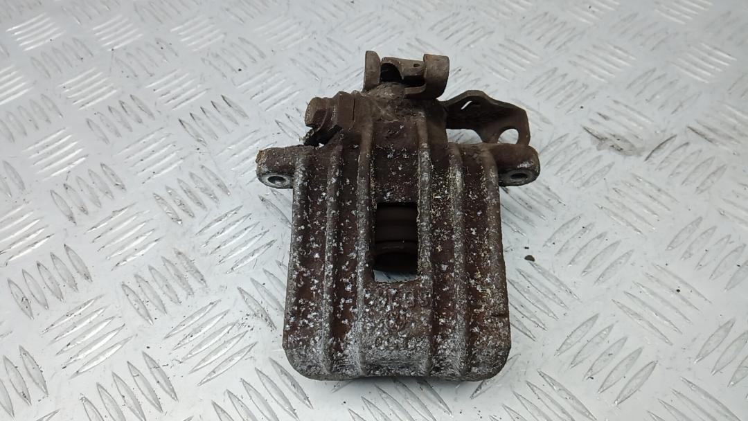 суппорт задний левый Skoda Rapid 1 поколение 2014, 1.6 л., дизель, АКПП, хетчбэк 5 дв., 6R0615423 - фото №1