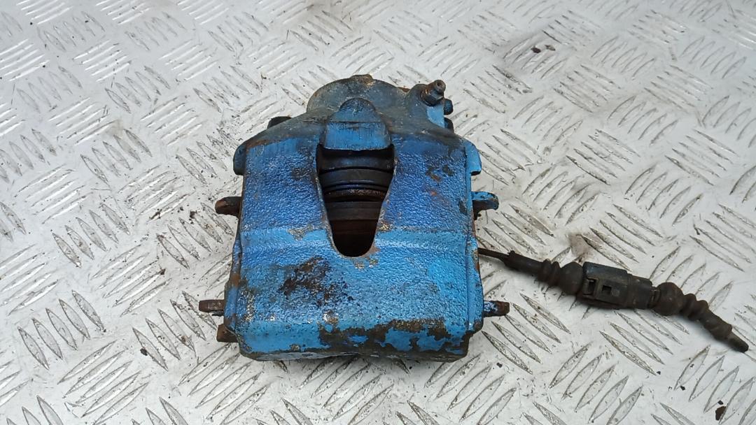 суппорт передний левый Volkswagen Bora 1 поколение 2001, 1.9 л., дизель, МКПП, седан, 1K0615123D - фото №1