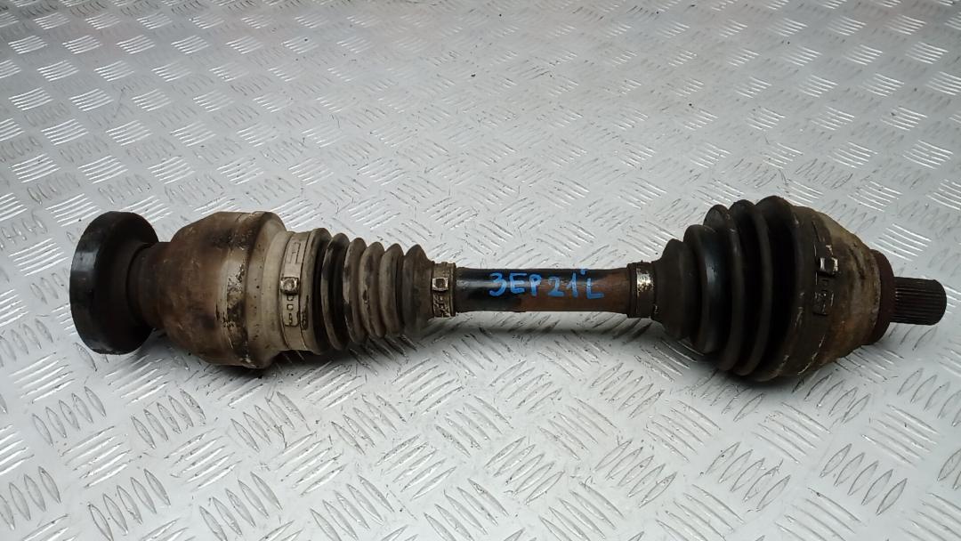 полуось передняя левая (приводной вал, ШРУС) Volkswagen Tiguan 1 поколение 2009, 2.0 л., дизель, МКПП, внедорожник 5 дв., 5N0407763A - фото №1