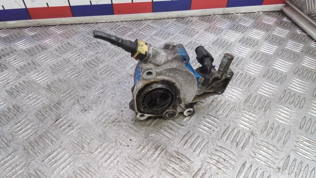 насос вакуумный Land Rover Freelander 2 поколение 2006, 2.2 л., D TD4, дизель, МКПП, внедорожник 5 дв., LR037627 - фото №1