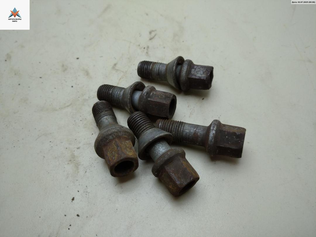 болт колесный Fiat Ulysse 2 поколение 2004, 2.0 л., дизель, МКПП, серый, минивэн - фото №1