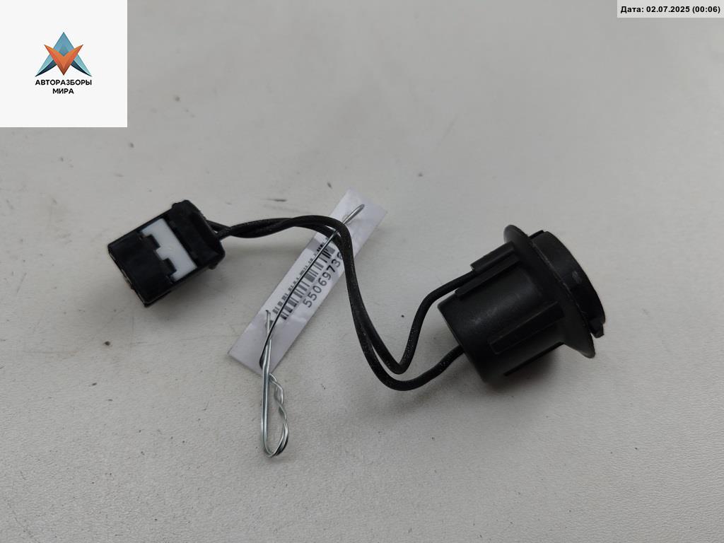 Патрон лампы фонаря Mitsubishi Carisma 1 поколение 1996, 1.6 л., бензин, МКПП, серый, седан - фото №1