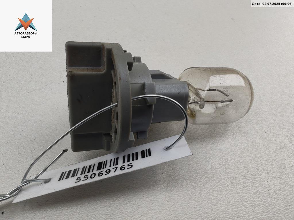 Патрон лампы фонаря Toyota COROLLA VERSO 2003, 2.0 л., дизель, МКПП, серый, минивэн - фото №1