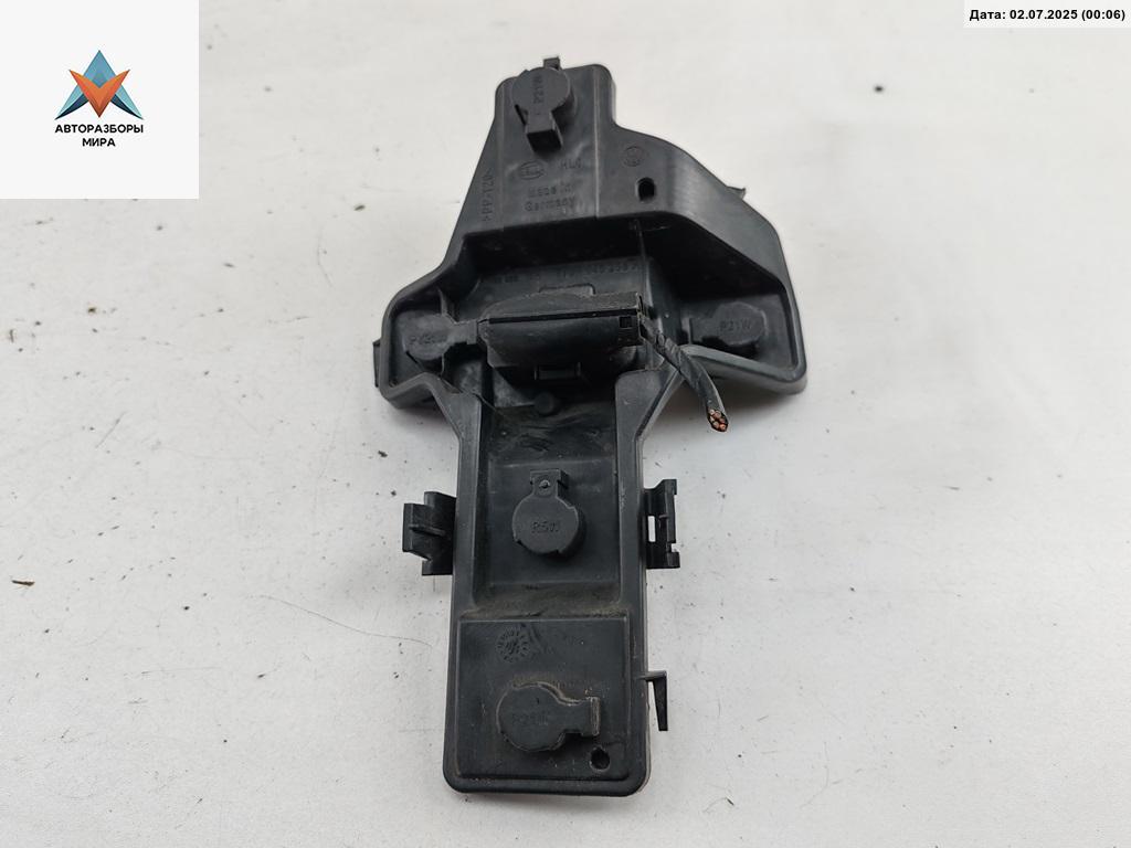 панель заднего левого фонаря Volkswagen Touran 1 поколение 2004, 1.6 л., бензин, АКПП, зелёный, минивэн, 1T0945258A - фото №1