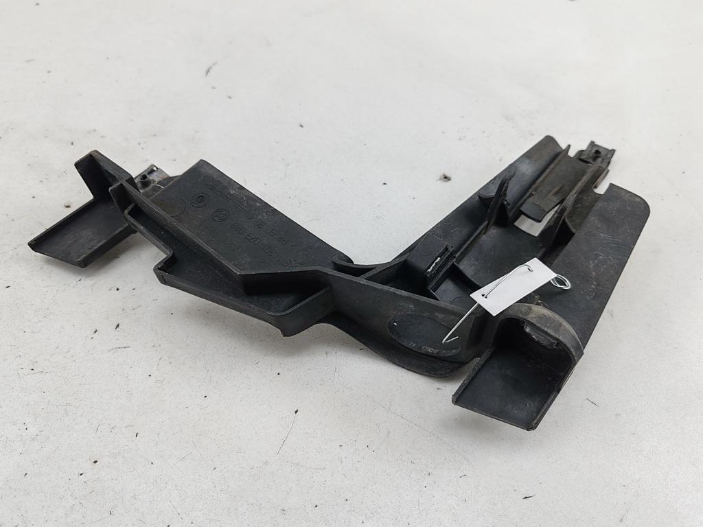 крепление фары правой BMW 3 E46 2001, 2.2 л., бензин, АКПП, жёлтый, универсал, 1301073018