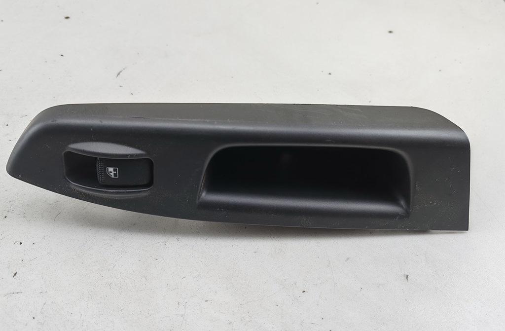 кнопка стеклоподъемника заднего левого Hyundai Getz 2002, 1.3 л., бензин, МКПП, красный, хетчбэк 5 дв., 93580-1C010