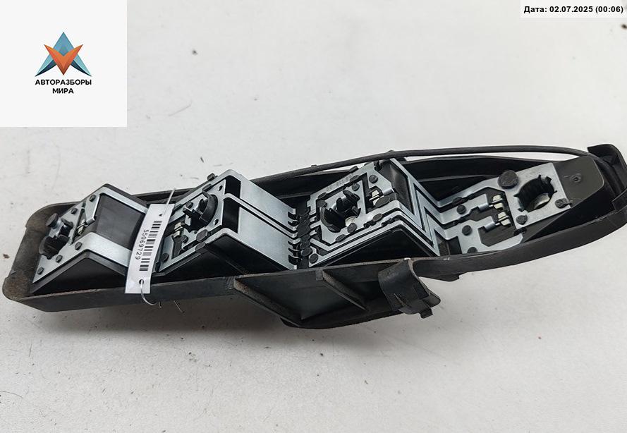 панель заднего левого фонаря Renault Scenic 2 поколение 2004, 1.6 л., бензин, МКПП, зелёный, минивэн, 159118 - фото №1