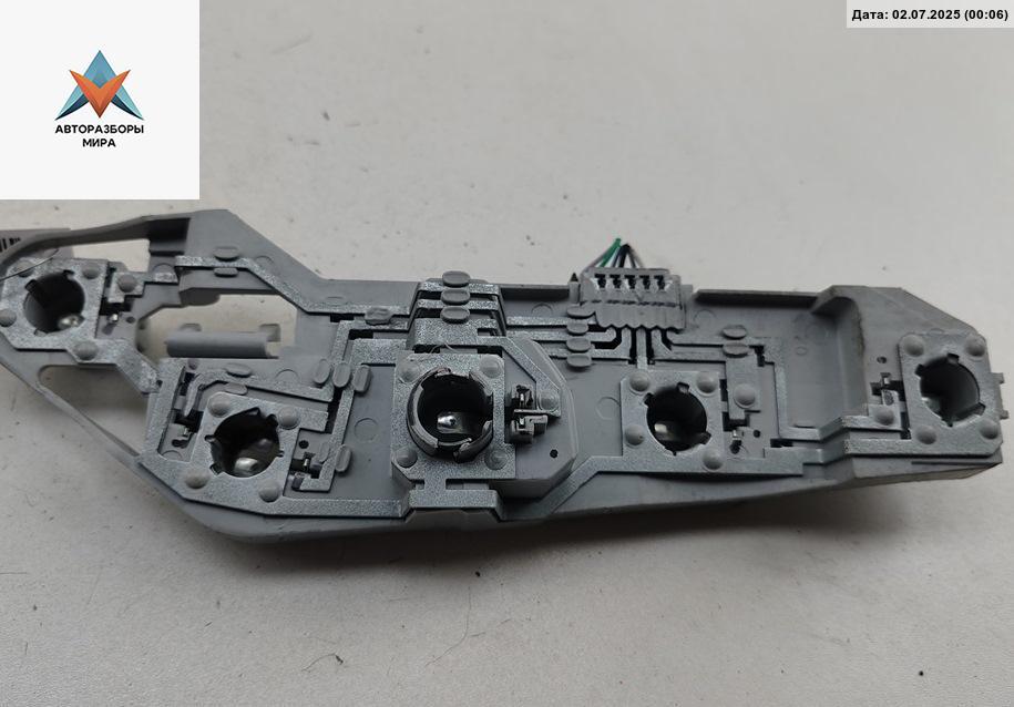 панель заднего левого фонаря Renault Modus 1 поколение 2005, 1.6 л., бензин, МКПП, синий, хетчбэк 5 дв. - фото №1