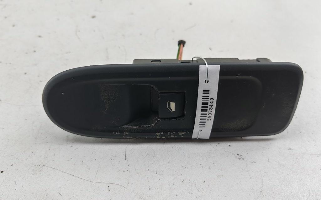 кнопка стеклоподъемника переднего правого Citroen C5 X7 ) 2013, 1.6 л., дизель, МКПП, серый, универсал, 11688