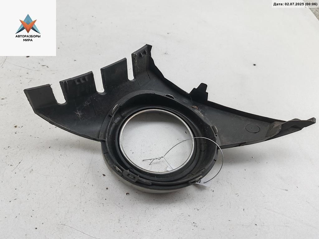 рамка фары противотуманной правой Peugeot 207 1 поколение 2008, 1.6 л., бензин, МКПП, серый, универсал, 9680098680 - фото №1