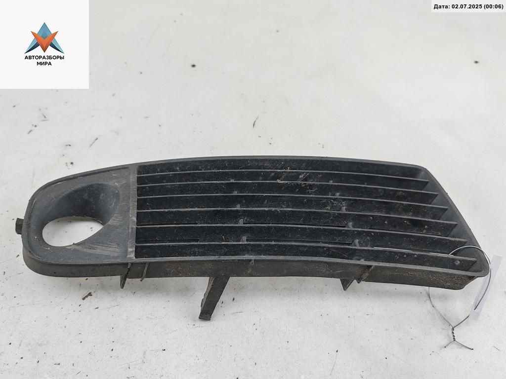 рамка фары противотуманной правой Audi A6 4B/C5 1998, 2.4 л., бензин, АКПП, синий, универсал, 4B0807682M - фото №1