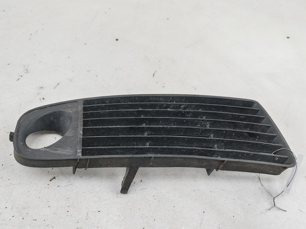рамка фары противотуманной правой Audi A6 C5 1998, 2.4 л., бензин, АКПП, синий, универсал, 4B0807682M