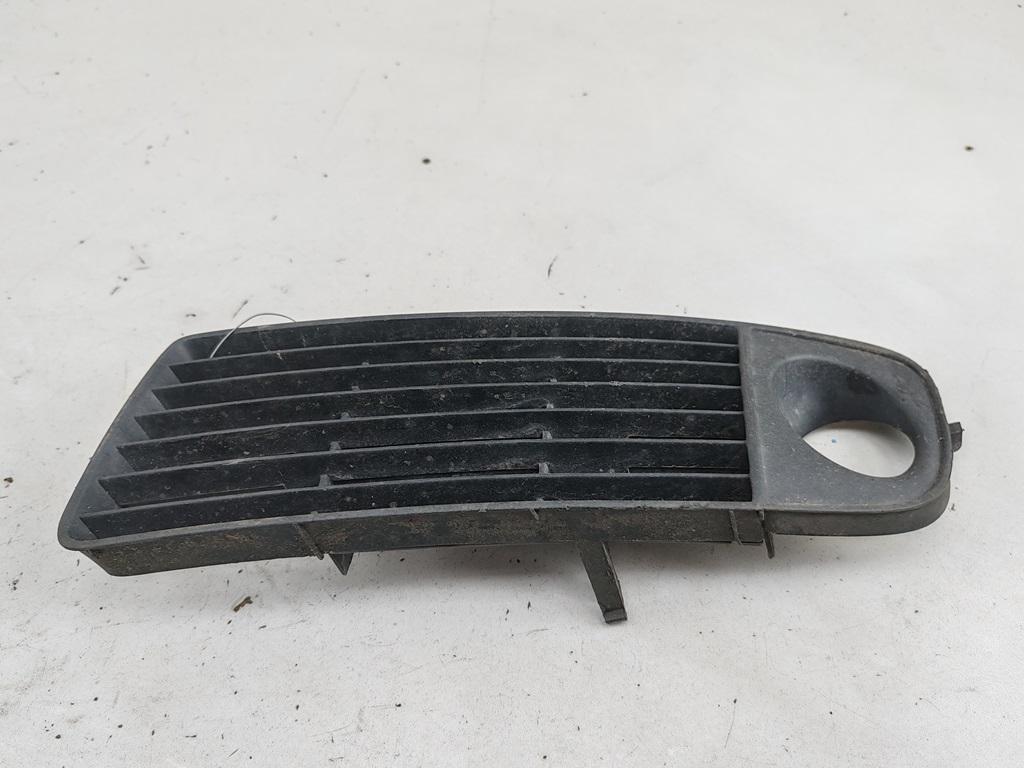 рамка фары противотуманной левой Audi A6 C5 1998, 2.4 л., бензин, АКПП, синий, универсал, 4B0807681J