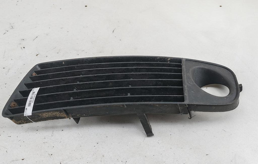 рамка фары противотуманной левой Audi A6 C5 1998, 2.5 л., дизель, МКПП, серый, седан, 4B0807681J