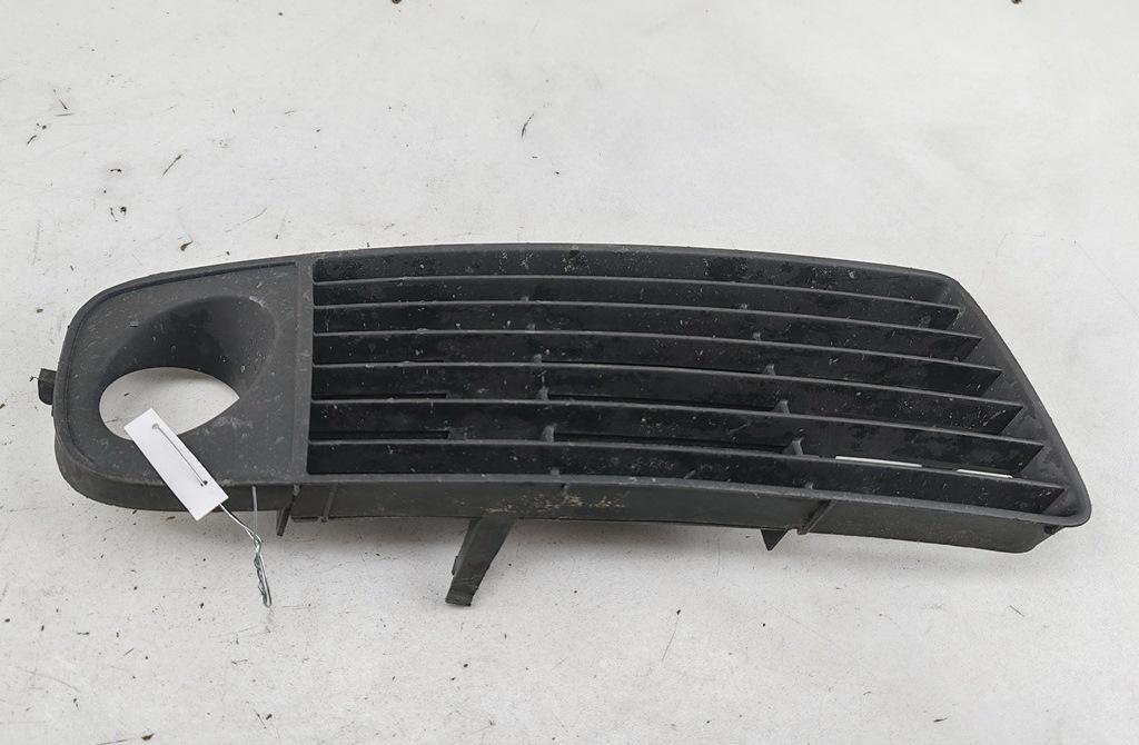 рамка фары противотуманной правой Audi A6 C5 1998, 2.5 л., дизель, МКПП, серый, седан, 4B0807682H