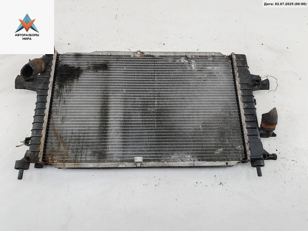 радиатор охлаждения Opel Zafira 2 поколение (B) 2007, 1.9 л., дизель, МКПП, серый, минивэн, 13143570 - фото №1