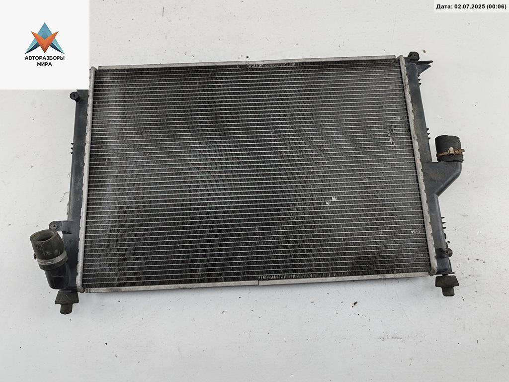 радиатор охлаждения Dacia (Renault) Sandero I 2009, 1.2 л., бензин, МКПП, красный, хетчбэк 5 дв., 8200735039 - фото №1