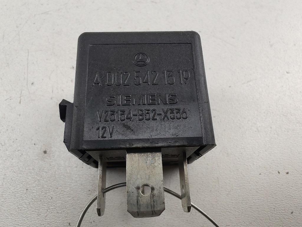реле бензонасоса Mercedes-Benz C W202 1999, 2.8 л., бензин, АКПП, серый, седан, 0025421319