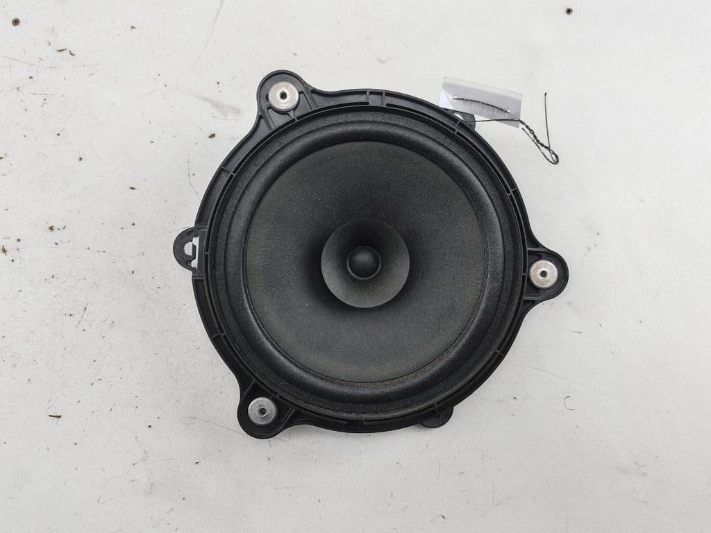 динамик двери Renault Captur 2016, 1.2 л., бензин, АКПП, серый, внедорожник 5 дв., 577449