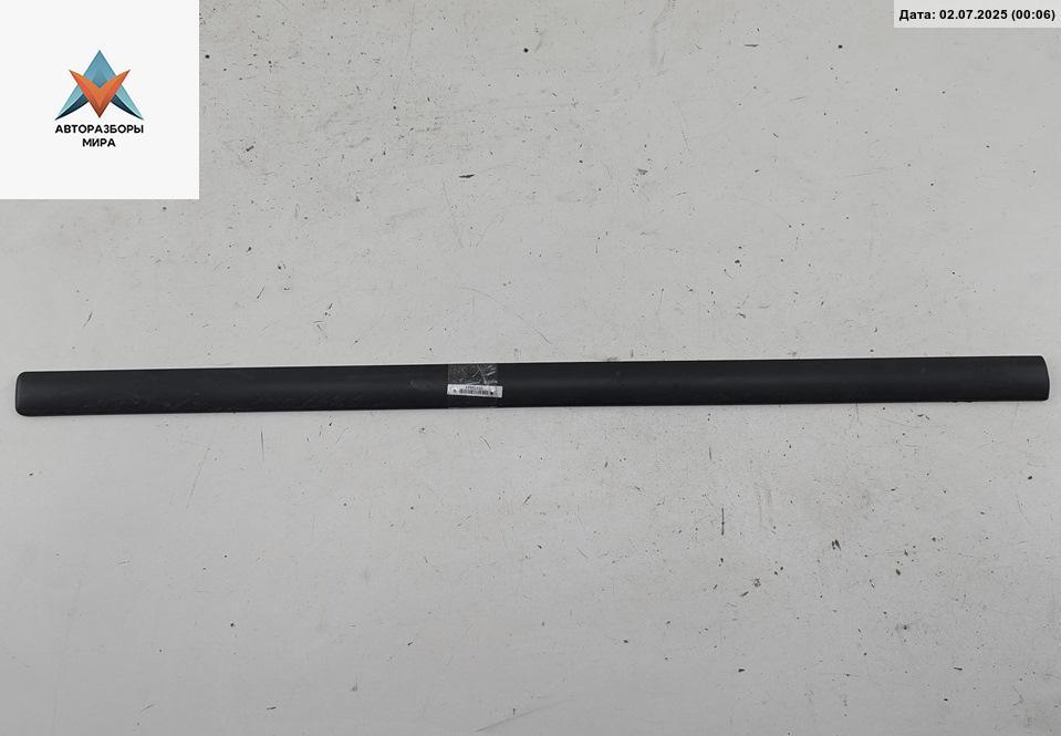 молдинг двери передней левой Skoda Octavia mk2 (A5 1Z) 2005, 2.0 л., дизель, МКПП, зелёный, универсал, 1Z0853515C - фото №1