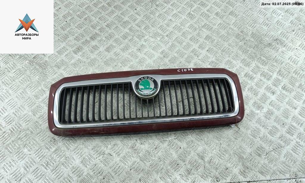 решетка радиатора Skoda Felicia 1 поколение 1996, красный, хетчбэк 5 дв. - фото №1