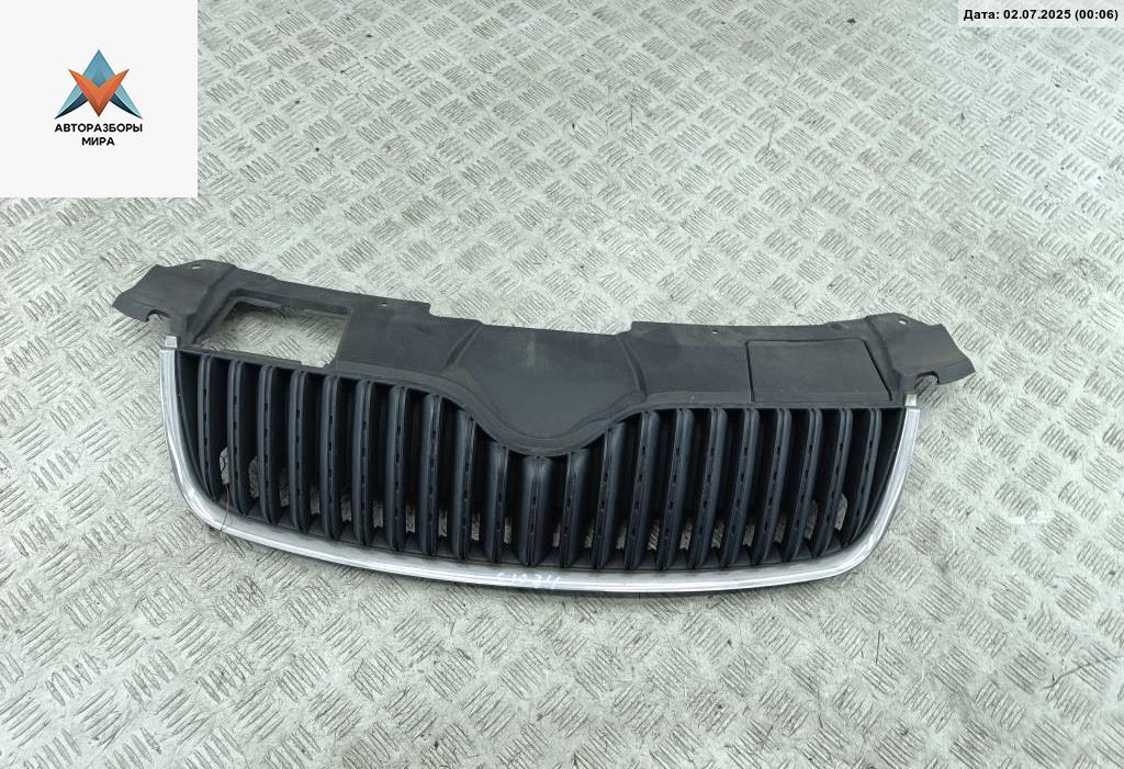 решетка радиатора Skoda Fabia 2 поколение (5J) 2008, серый, хетчбэк 5 дв. - фото №1