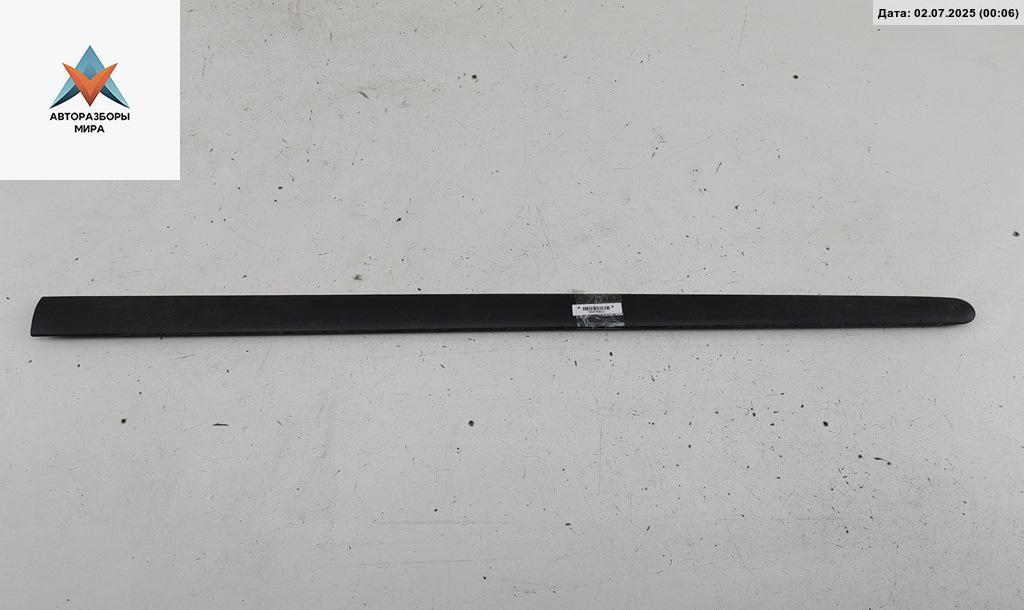 молдинг двери передней правой Volkswagen Golf 5 поколение 2004, 1.4 л., бензин, МКПП, серый, хетчбэк 5 дв., 1K4853516B - фото №1