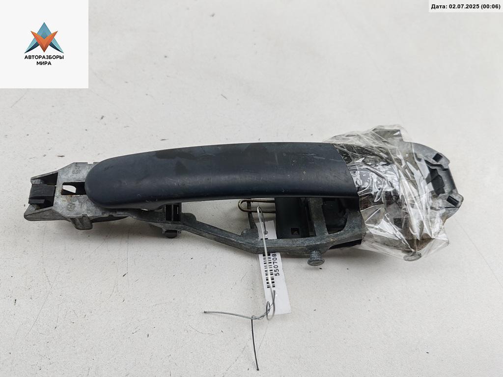 ручка наружная передняя левая Volkswagen Golf 5 поколение 2004, 1.4 л., бензин, МКПП, серый, хетчбэк 5 дв., 3B0837207 - фото №1