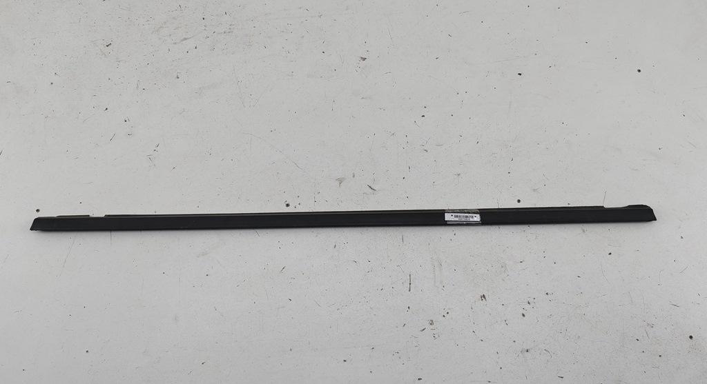 Молдинг стекла двери задней правой наружный Volkswagen Passat B3 1997