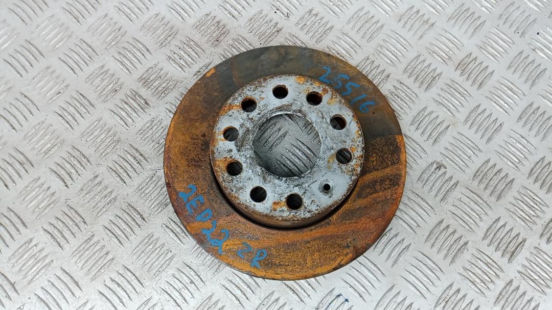 диск тормозной задний Volkswagen Golf 5 поколение 2007, 1.9 л., дизель, МКПП, универсал, 1K0615601AC - фото №1