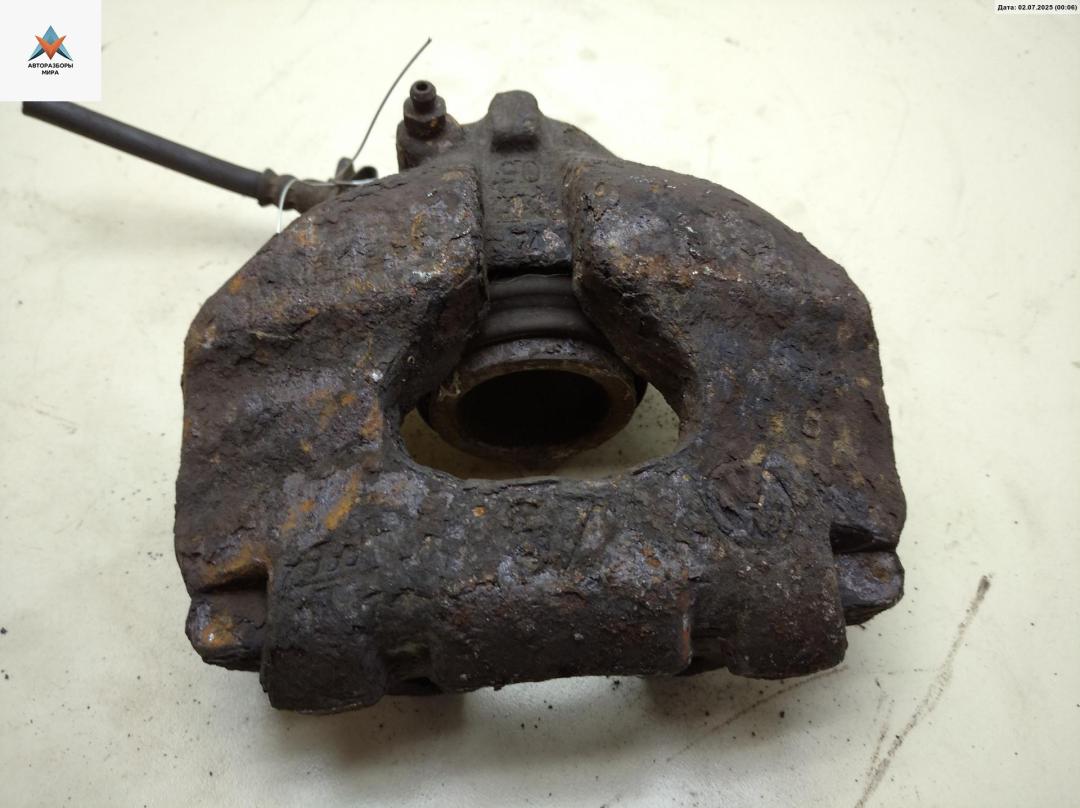 суппорт передний правый Volkswagen Transporter T4 1999, 2.5 л., дизель, МКПП, белый, микроавтобус - фото №1