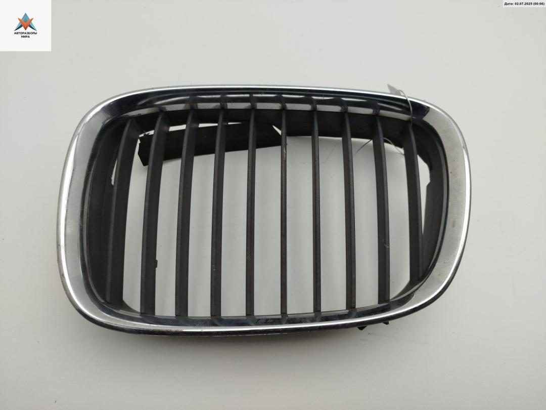 решетка радиатора BMW 5 серия E39 1998, серый, седан, 8159311 - фото №1