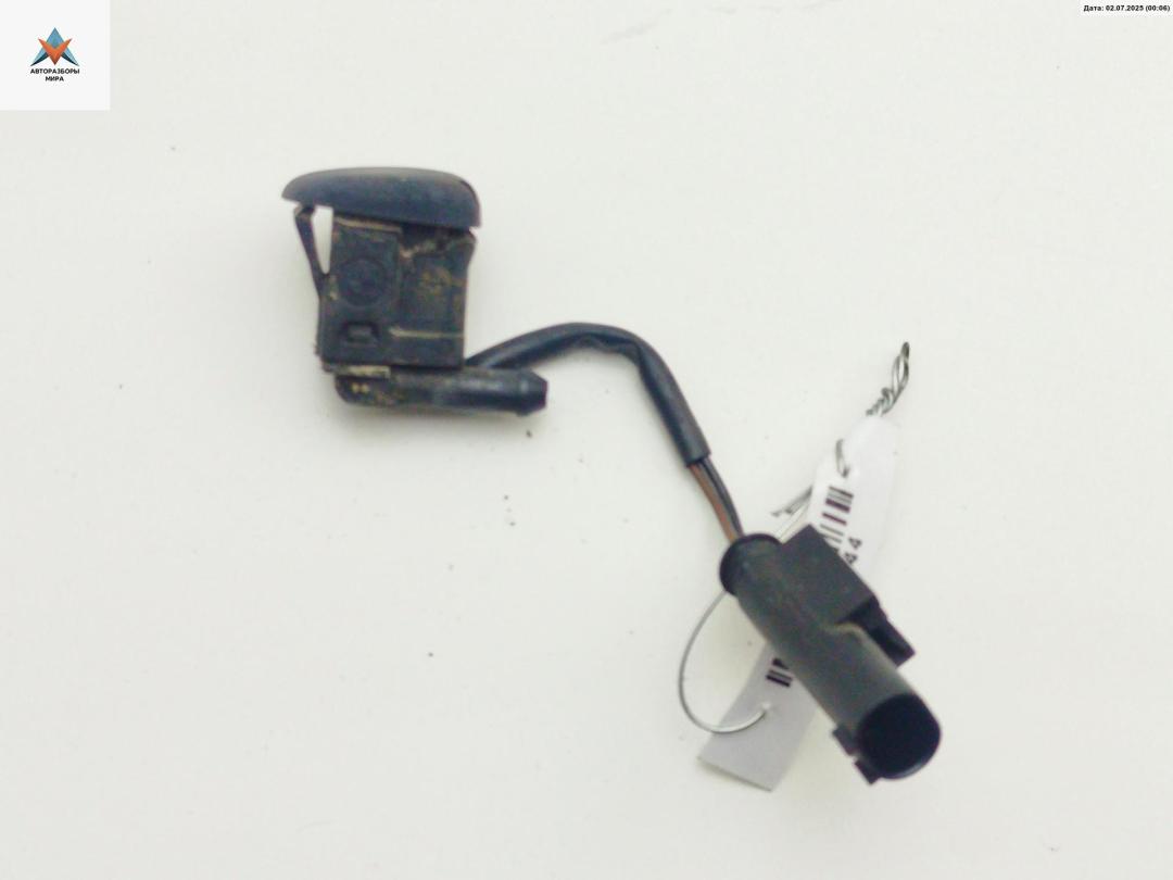 форсунка омывателя лобового стекла BMW 5 серия E39 1998, 2.5 л., бензин, АКПП, серый, седан, 8361039 - фото №1