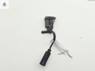 форсунка омывателя лобового стекла BMW 1 серия E81/E82/E87/E88 2005, 1.6 л., бензин, МКПП, чёрный, хетчбэк 5 дв., 7110851