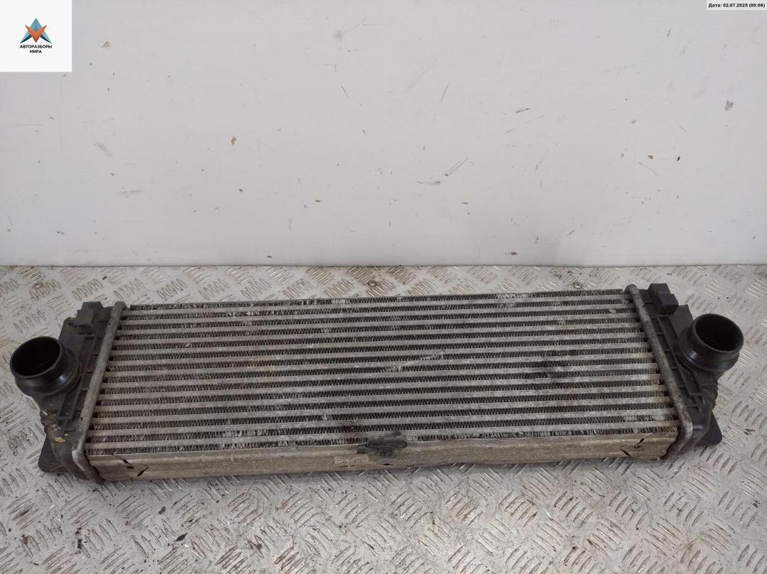 радиатор интеркулера Mercedes-Benz Sprinter 2 поколение (W906) 2011, 2.2 л., дизель, МКПП, серый, микроавтобус - фото №1