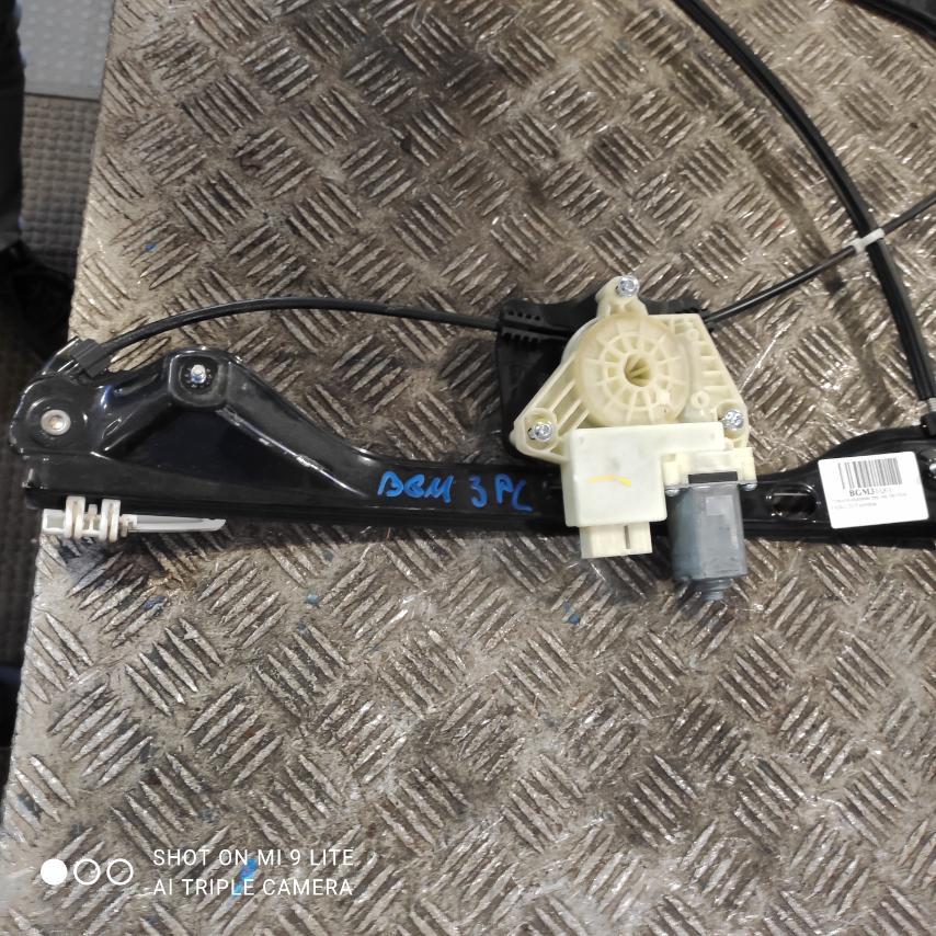 стеклоподъемник передний левый Skoda Fabia 3 поколение (NJ) 2015, 1.2 л., бензин, МКПП, хетчбэк 5 дв., 6V0837461, 5JA959811K - фото №1