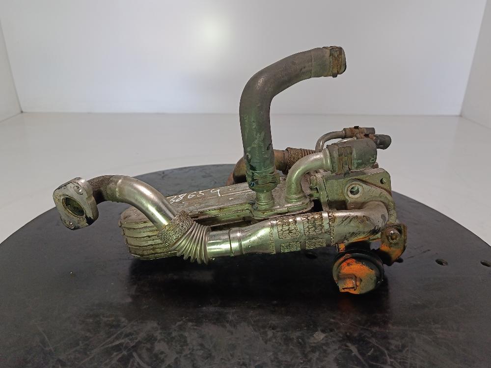 охладитель EGR / Радиатор EGR Volkswagen Golf 5 поколение 2007, цвет, 038131513AD - фото №1