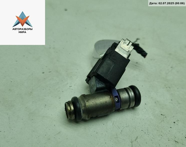 форсунка Volkswagen Golf 4 поколение 2000, 1.6 л., бензин, МКПП, чёрный, хетчбэк 5 дв., 036031A - фото №1