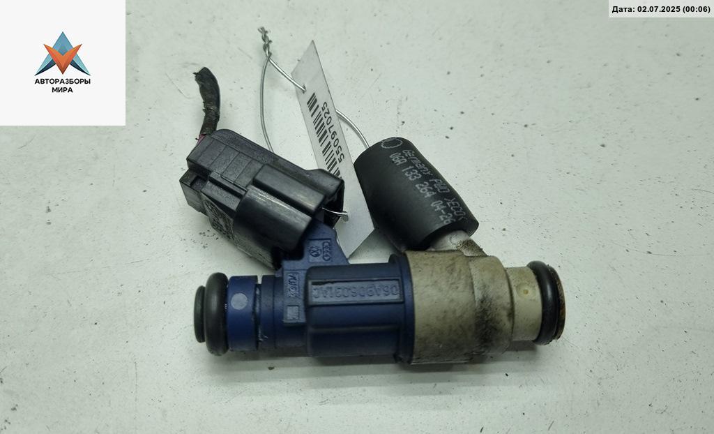 форсунка Volkswagen Bora 1 поколение 2004, 2.0 л., бензин, МКПП, чёрный, седан, 06A906031AC - фото №1