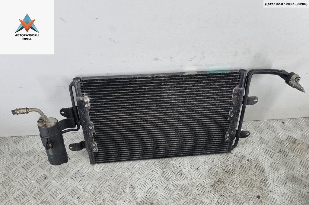 радиатор кондиционера Volkswagen Bora 1 поколение 2002, 2.3 л., бензин, МКПП, серый, универсал, 1J0820411C - фото №1
