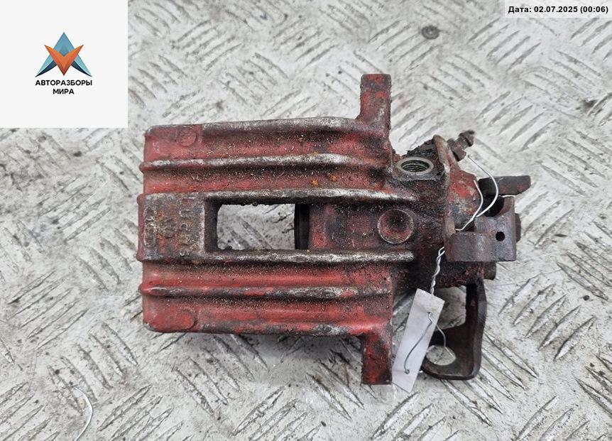 суппорт задний левый Volkswagen Bora 1 поколение 2002, 2.3 л., бензин, МКПП, серый, универсал - фото №1