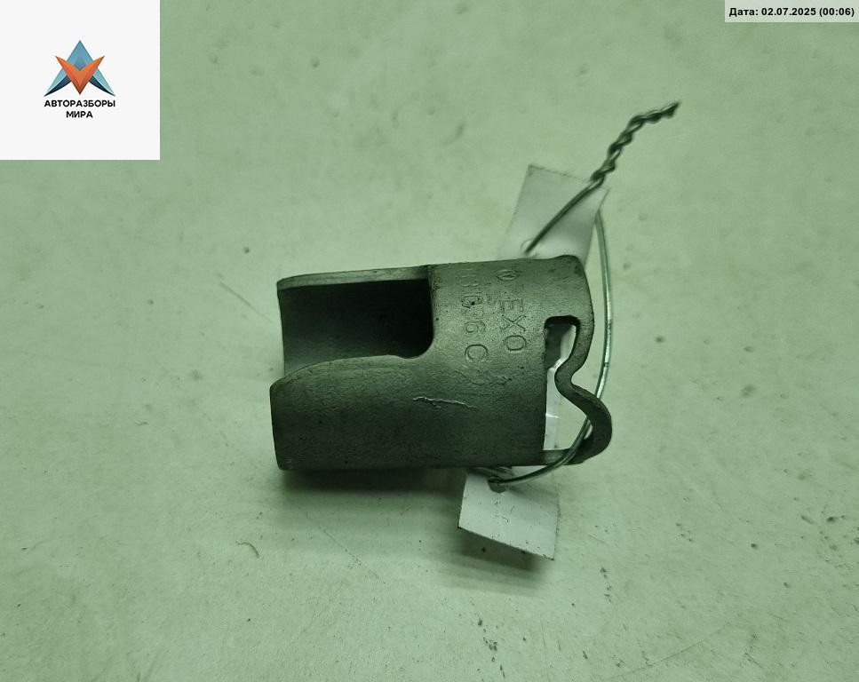 кронштейн (крепление) Volkswagen Touran 1 поколение 2004, 1.6 л., бензин, АКПП, зелёный, минивэн, 03C133036C - фото №1