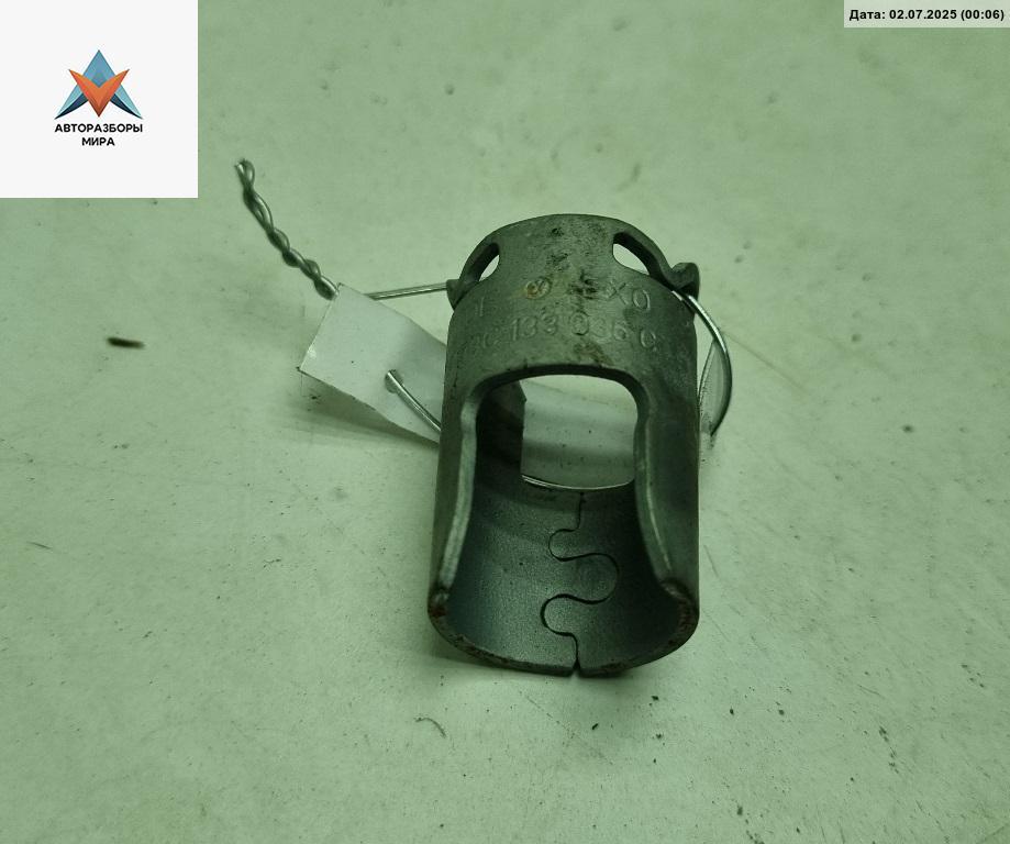 кронштейн (крепление) Volkswagen Touran 1 поколение 2004, 1.6 л., бензин, АКПП, зелёный, минивэн, 03C133036C - фото №1