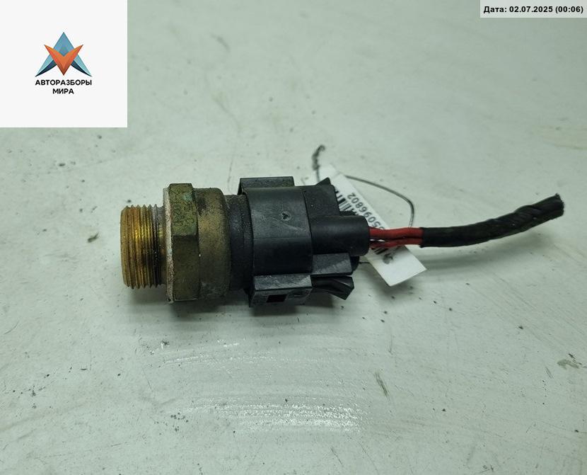 датчик температуры Volkswagen Bora 1 поколение 2002, 2.3 л., бензин, МКПП, серый, универсал - фото №1