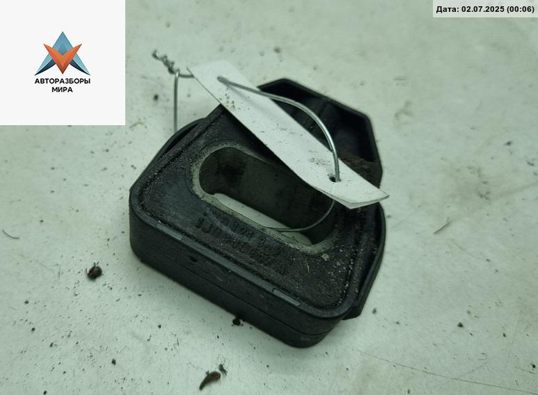 кронштейн радиатора Volkswagen Bora 1 поколение 2002, 2.3 л., бензин, МКПП, серый, универсал, 1J0806157A - фото №1